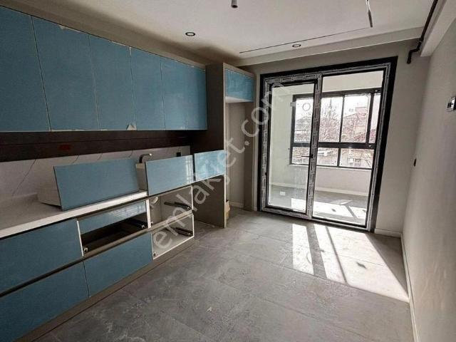 Emlaknomi'den Koçakdede'de Şahsi Garajlı 2+1 Sıfır Daireler