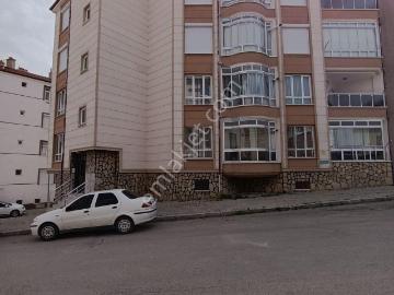 Emlaknomi'den Mahmudiye'de Satılık 3+1 Ara Kat Daire 160m² Brüt Bireysel Garaj+kiler
