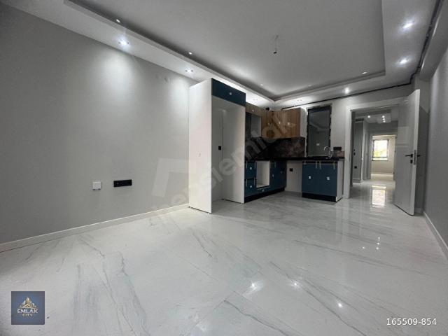 EMLAKCİTY GM ÇAMLICA MH TOMBAKZADE CD DİBİ LÜX 2+1 DAİRE