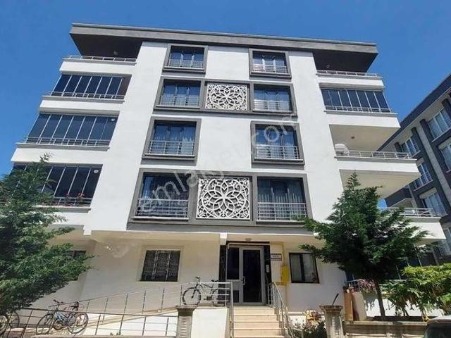 Emlakkent'ten Tramvay Altı Eşyalı Yatırımlık Geniş 1+1 Daire