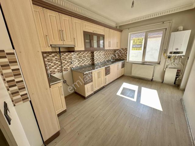 Emlakyumdan Atatürk Blv.ile Atatürk Cad. Kesişimi Manzaralı 3+1