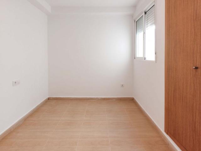 Empty flat for rent close to Avda. Al Vedat