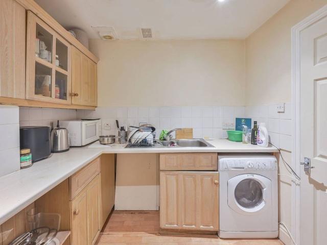 Emperors Gate, South Kensington, London SW7, 3 bed flat to rent, £6,933 pcm | PrimeLocation