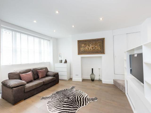 Emperors Gate, South Kensington. Studio to rent £2,384 pcm £550 pw