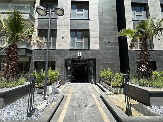 EMPİRE BEYLİKDÜZÜ ARA KAT SATILIK 1+1 52 M2 DAİRE