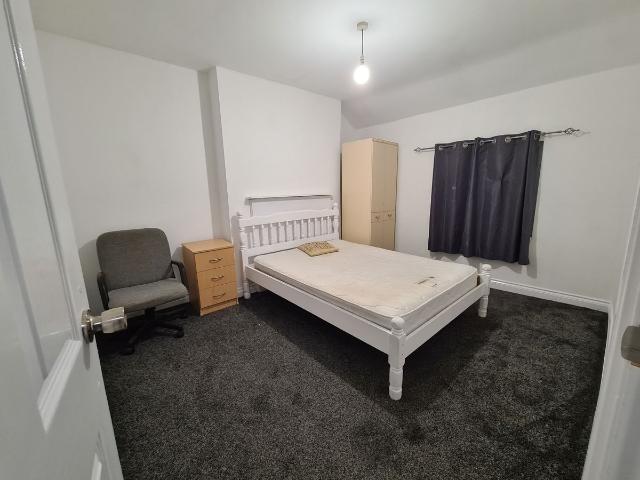Empire Court, Avon Street, Rugby, Warwickshire CV21, 3 bed flat to rent, £1,050 pcm | PrimeLocation
