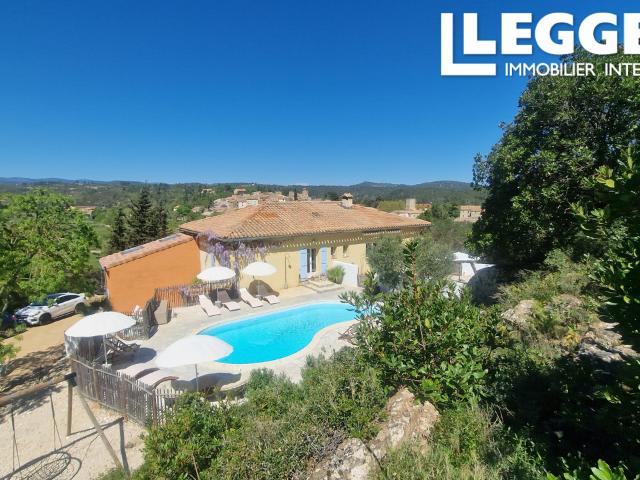 Emplacement fabuleux dans le Minervois pour cette maison de 3 chambres avec 4 gîtes, piscine et vue imprenable