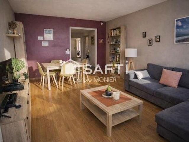 Emplacement idéal, belle luminosité et deux balcons: un appartement rare sur le secteur rive gauche de Caen