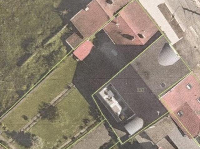 EMPLACEMENT IDEAL pour cette Grande maison située au centre