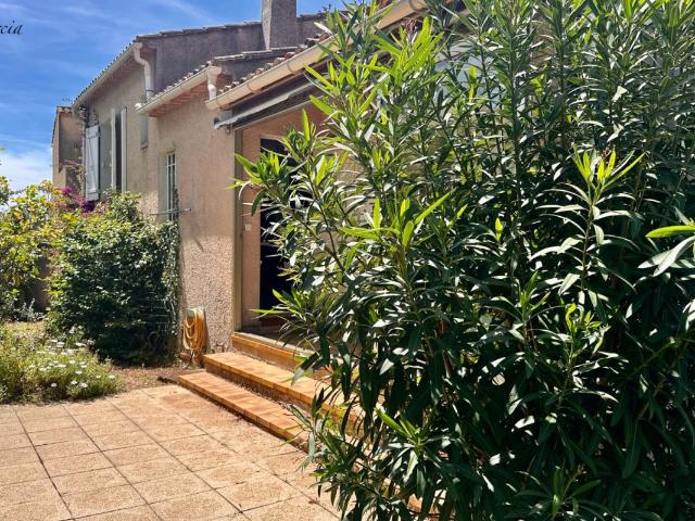 EMPLACEMENT PRIVILEGIE SIX FOURS PROCHE LA COUDOULIERE MAISON 3 PIECES TERRAIN 300 M² GARAGE SOUS SOL