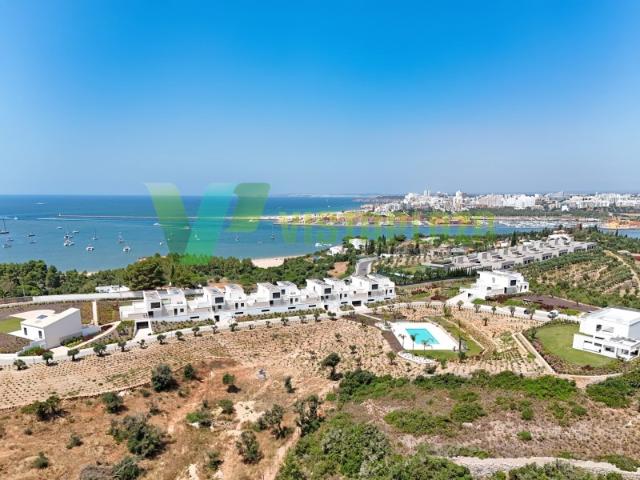 Empreendimento Turístico, Moradia T3 em Condomínio de Luxo, Ferragudo | Vista Mar Deslumbrante no Algarve