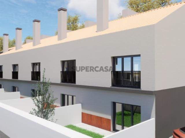 Moradia em banda T2+2 Duplex em Tortosendo