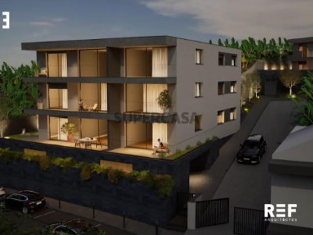 Empreendimento Moderno com Piscina | Câmara de Lobos