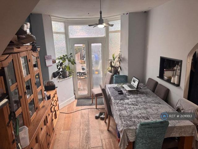 Empress Avenue, London, E4 3 bed terraced house to rent £1,700 pcm £392 pw