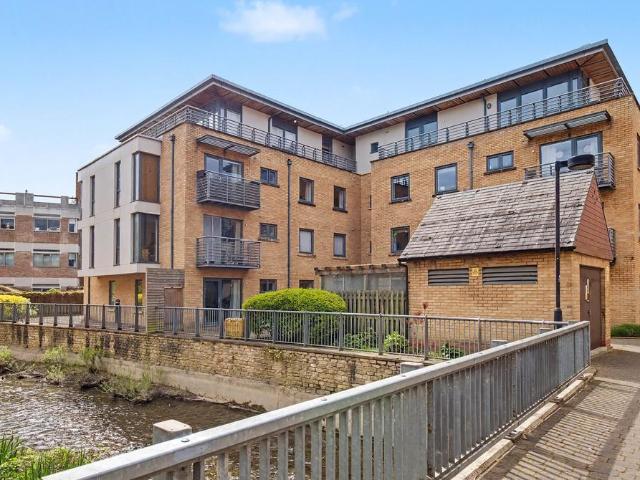 Empress Court, Woodins Way 2 bed apartment to rent £2,375 pcm £548 pw