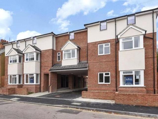 Empress Road, Luton, Bedfordshire, LU3 1 bed flat to rent £1,000 pcm £231 pw
