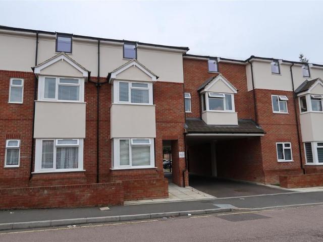 Empress Road, Luton LU3 1 bed apartment to rent £1,000 pcm £231 pw
