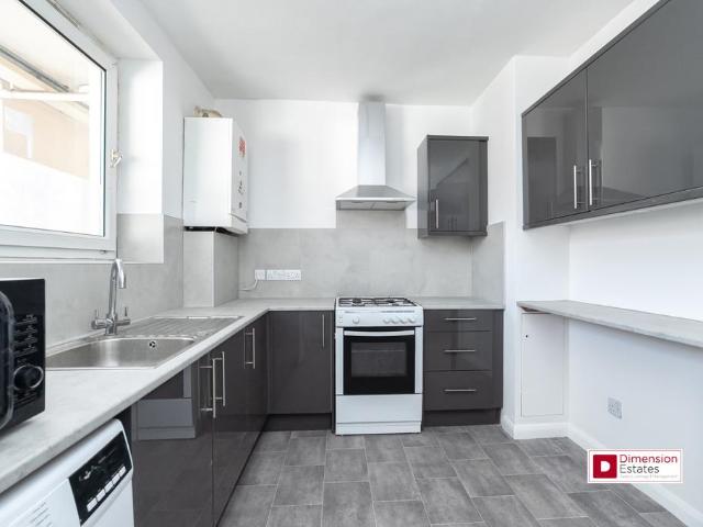 Empson Street, off Devas St, Bromley. 3 bed flat to rent £2,800 pcm £646 pw