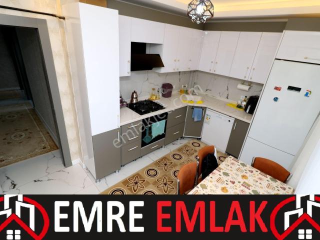 Emre Emlak'tan Menderes'de Yeni Bina Ön Cephe Asansörlü Satılık 3+1 Daire