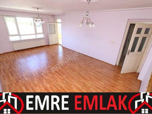 Emre Emlak'tan Ayyıldız'da Site İçi Asansörlü Arakat 3+1 Satılık Daire