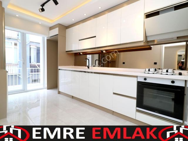 Emre Emlak'tan Akşemsettin Mahallesinde Ara Katta Full+full Yapılı *boş* Satılık 3+1