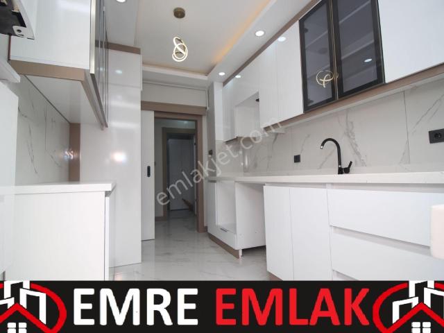 Emre Emlak'tan Akşemsettin Mahallesinde Katta Full Yapılı 3+1 Satılık Daire