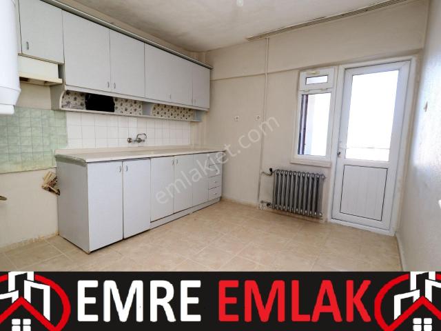 Emre Emlak'tan Ertuğrulgazi'de Site İçi Ön Cephe Katta Satılık 3+1 Daire