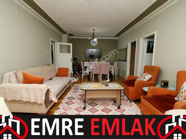 Emre Emlak'tan İstasyon'da Cadde Üzeri Arakat Satılık 3+1 Daire