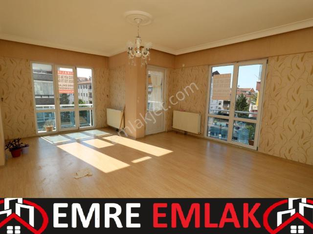 Emre Emlaktan Topçu Mahallesinde Ara Katta Geniş 3+1 Kiralık Daire