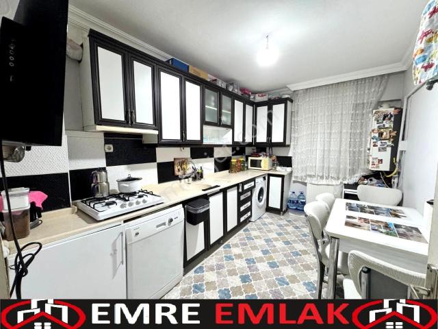 Emre Emlaktan Topçu Mahallesinde İstasyon Caddesi Yakını Satılık 3+1 Daire