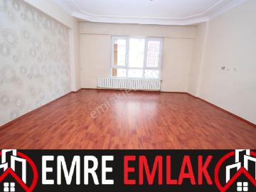 Emre Emlak'tan Topçu'da 14.cd Yanı Ön Cephe Arakat Ebeveyn Banyolu Kiralık 3+1 Daire