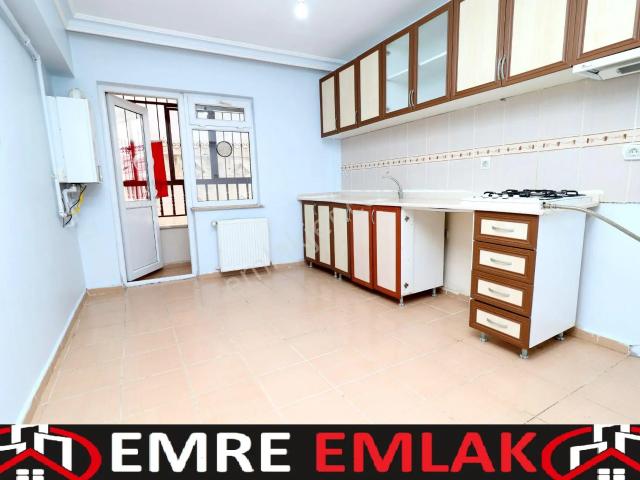 Emre Emlak'tan Topçu'da Ahi Mesut Bulvarı Yakınında 80m² Depolu Satılık *boş* 3+1 Daire