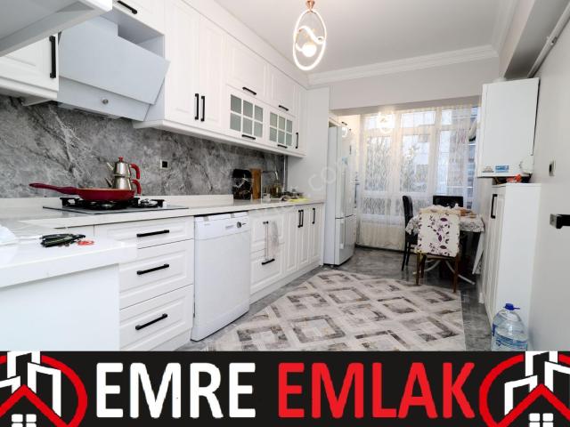 Emre Emlak'tan Topçu'da Full+full Yapılı Arakat Ön Cephe Satılık 3+1 Daire