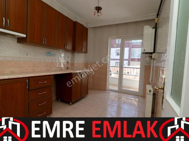 Emre Emlak'tan Topçu'da Ön Cephe Arakat Kiralık 3+1 Daire