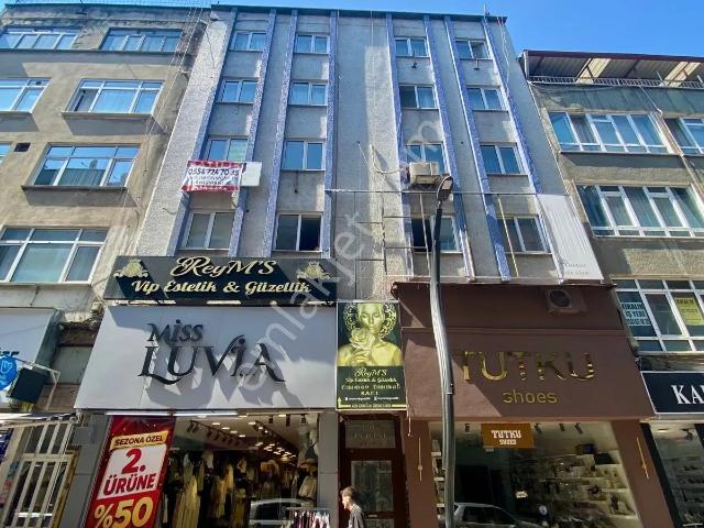 Emre Köse'den İlkadım Gazi Caddesi:nde Satılık 1+1 Daire