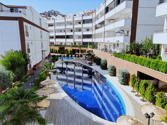 Emre Ünlü'den Havuzlu,otoparklı Sitede Kiralık 2+1 Ara Kat Daire