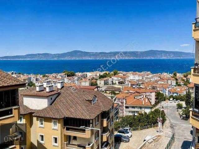 Emre Ünlü'den Halitpaşa'da Deniz Manzaralı Site İçi Geniş 3+1