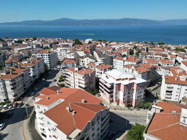 Emre Ünlü'den Şükrüçavuş'ta Deniz Manzaralı Asansörlü 2+1