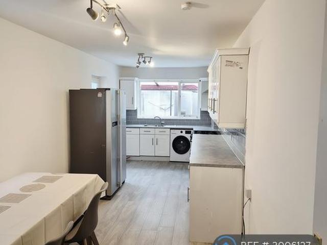 Emsworth Road, Portsmouth, PO2 4 bed terraced house to rent £1,550 pcm £358 pw