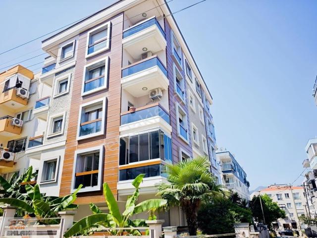 Emsali Çok Çok Az!. 10 Yaşında Genç Bina Eşyalı Köşe 3.kat