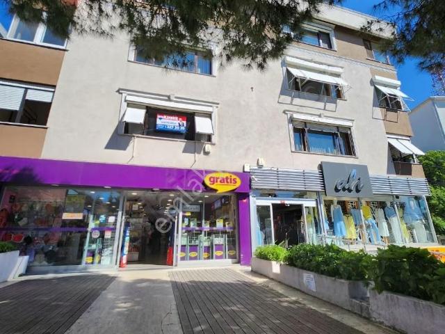 Emsalsiz Acıbademin En İyi Lokasyonunda Cadde Üzeri Binada 4+1