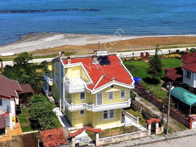 Emsalsiz Bir Yaşam: Denize Sıfır 7+1 Müstakil Villa