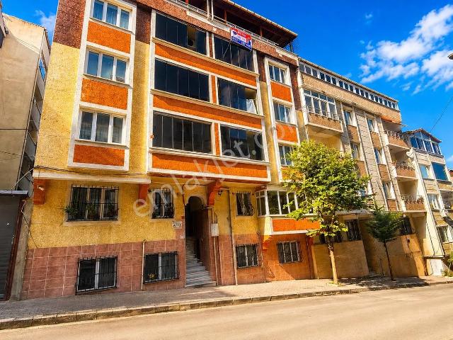 Şemsipaşa’nın Merkezi Konumunda 180 M² Net, Teraslı, Çift Girişli Lüks Çatı Piyesi