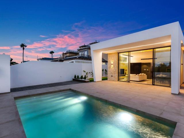 En Torrevieja, descubra un conjunto de villas de obra nueva. 120m² Torrevieja