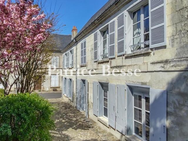 En Touraine, un hôtel particulier du 18ème siècle, avec cour. 360m² Loches