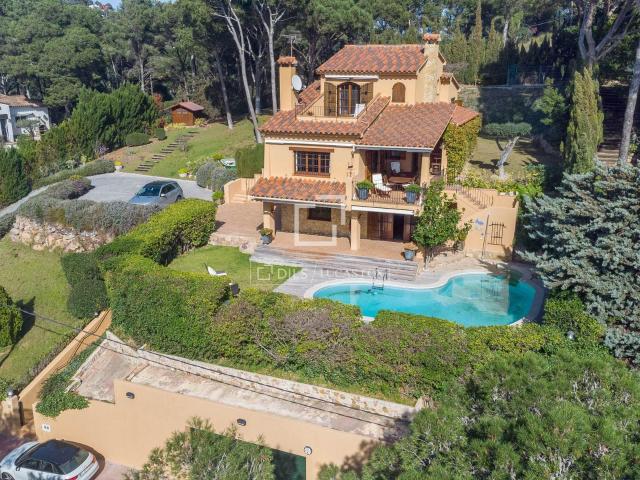 En una de las mejores calles de Tamariu, a tan solo 3 minuto. 539m² Tamariu