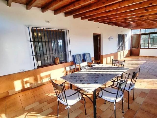 En una ladera soleada y prístina orientada al sur, en la zon. 240m² Zufre