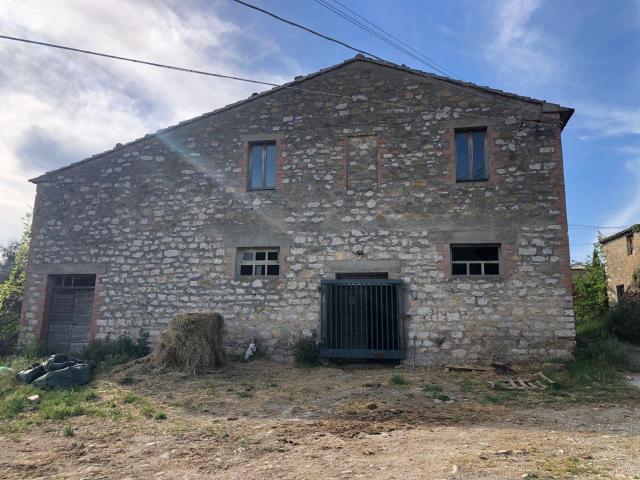 En una zona montañosa cerca de Magione, ofrecemos a la venta. 800m² Magione