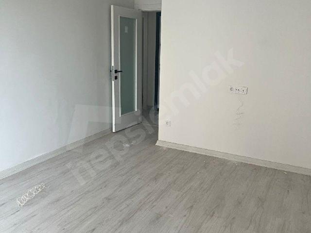 EN UYGUN EMLAK'TAN ÇAMLICA'DA 1+1 BALKONLU SIFIR ARA KAT DAİRE