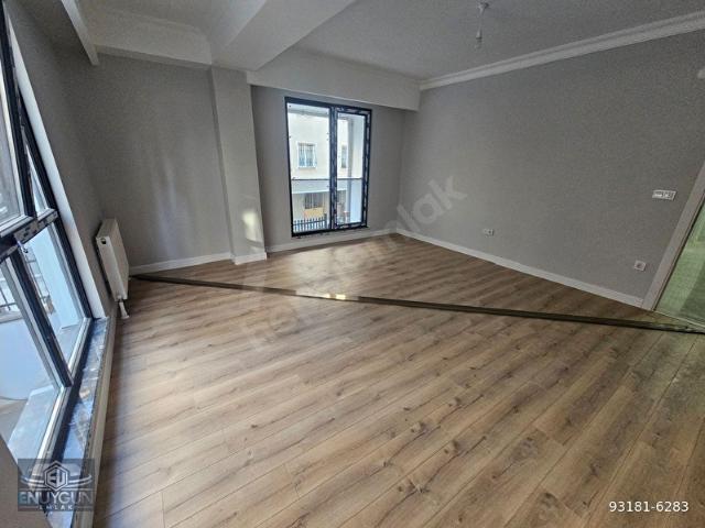 En Uygun Emlak'tan Emaar Avm'ye Komşu Ara Kat Geniş 3+1 Daire